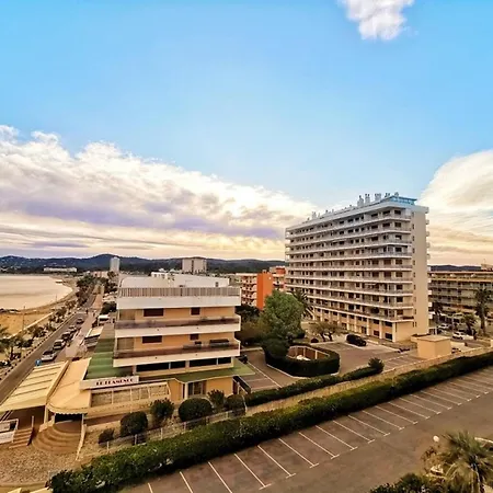 Location T3 Pour 4 Au Lavandou, Face Mer, Terrasse, Ascenseur - Fr-1-803-40 Le Lavandou