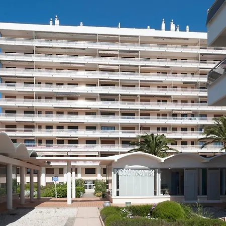 Location T3 Pour 4 Au Lavandou, Face Mer, Terrasse, Ascenseur - Fr-1-803-40 Le Lavandou